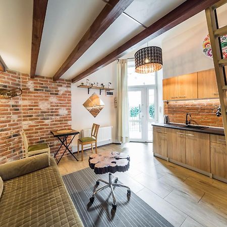 Studio Z Ogrodem Przy Starej Zajezdni Krakau Buitenkant foto
