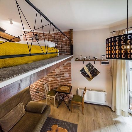 Studio Z Ogrodem Przy Starej Zajezdni Krakau Buitenkant foto