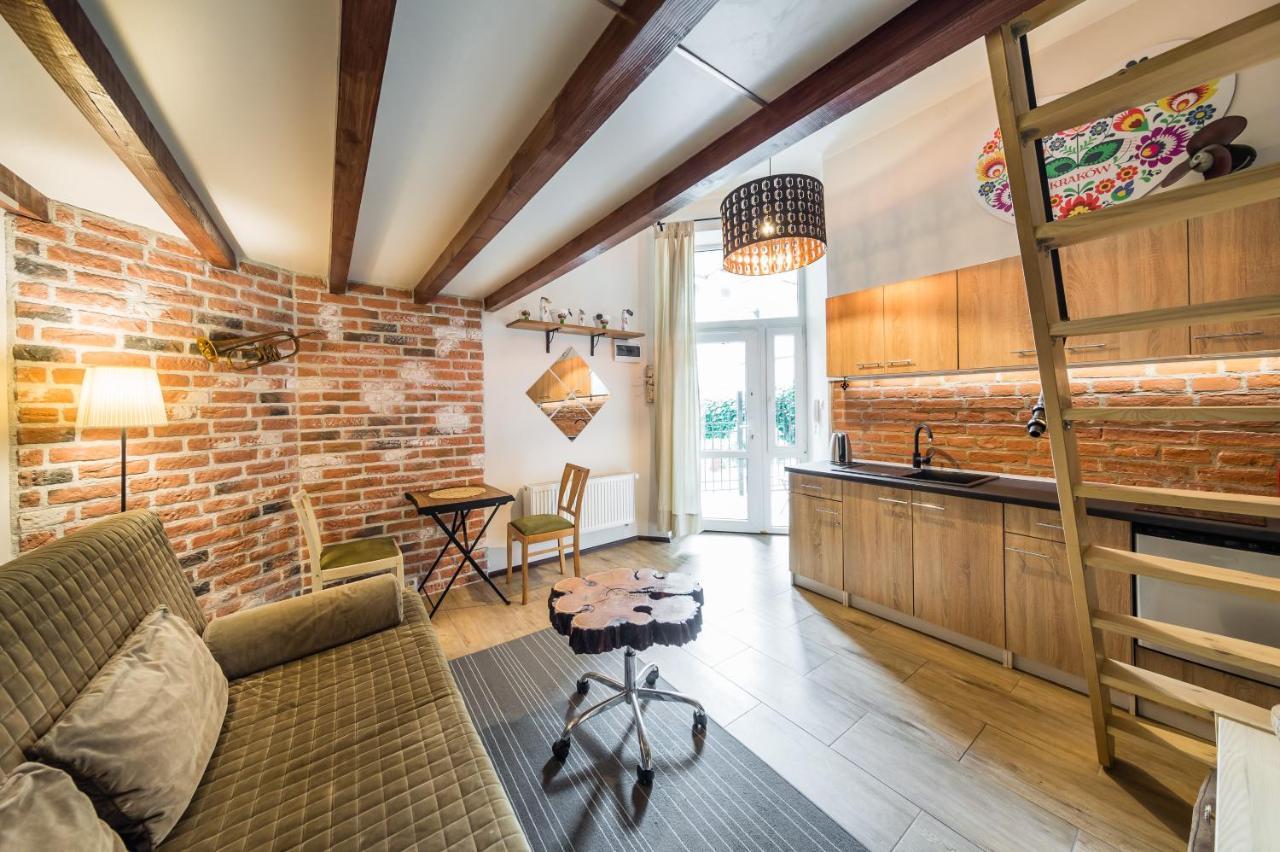 Studio Z Ogrodem Przy Starej Zajezdni Krakau Buitenkant foto