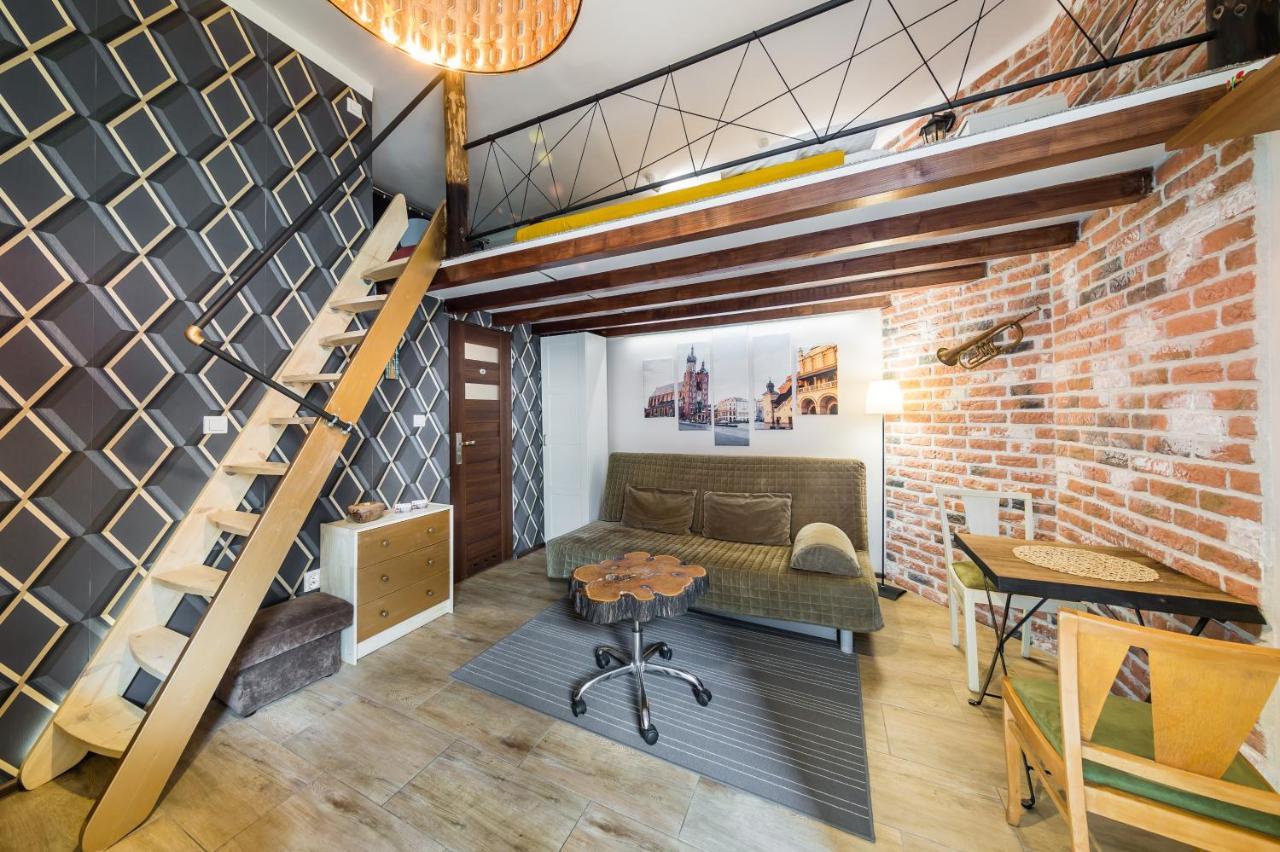 Studio Z Ogrodem Przy Starej Zajezdni Krakau Buitenkant foto