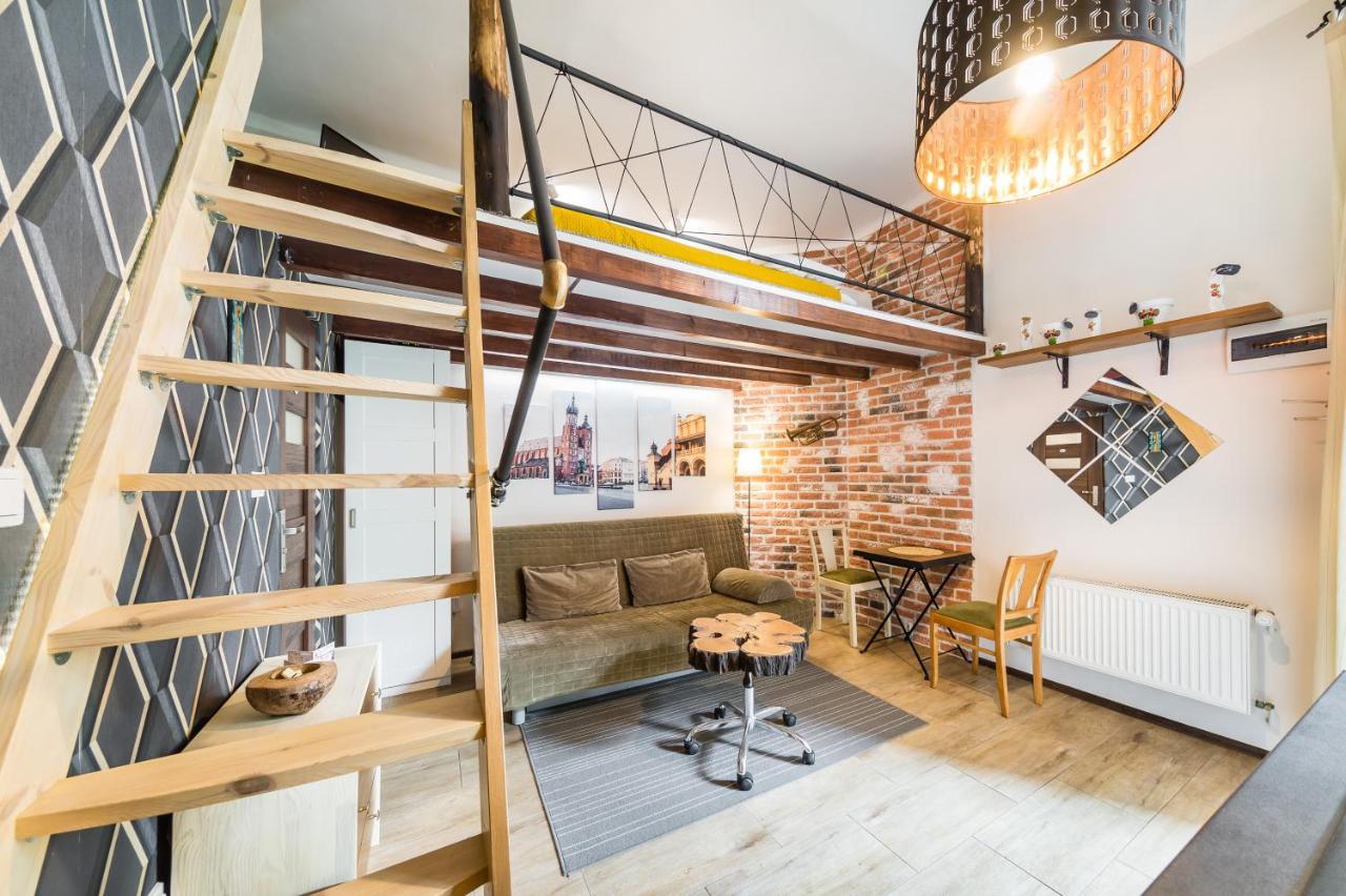 Studio Z Ogrodem Przy Starej Zajezdni Krakau Buitenkant foto