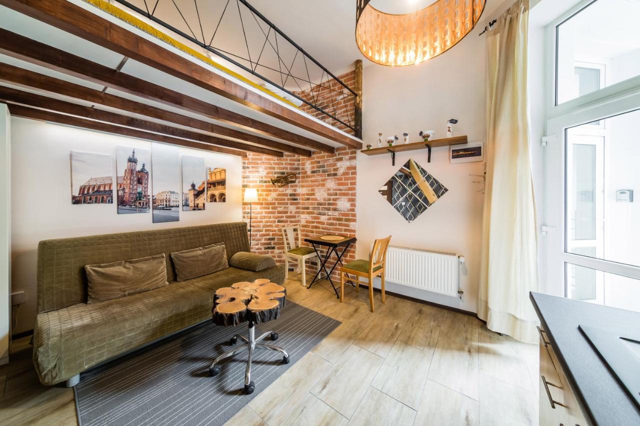 Studio Z Ogrodem Przy Starej Zajezdni Krakau Buitenkant foto