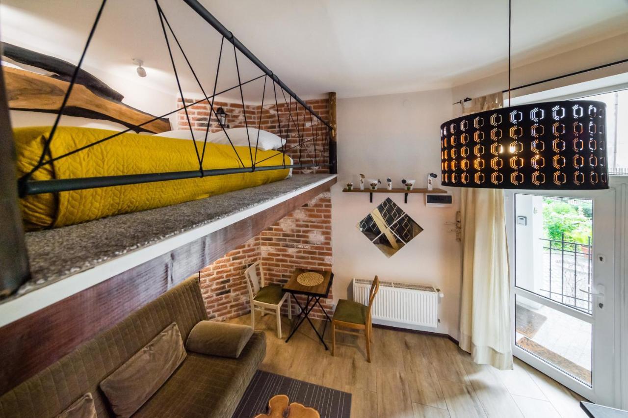Studio Z Ogrodem Przy Starej Zajezdni Krakau Buitenkant foto