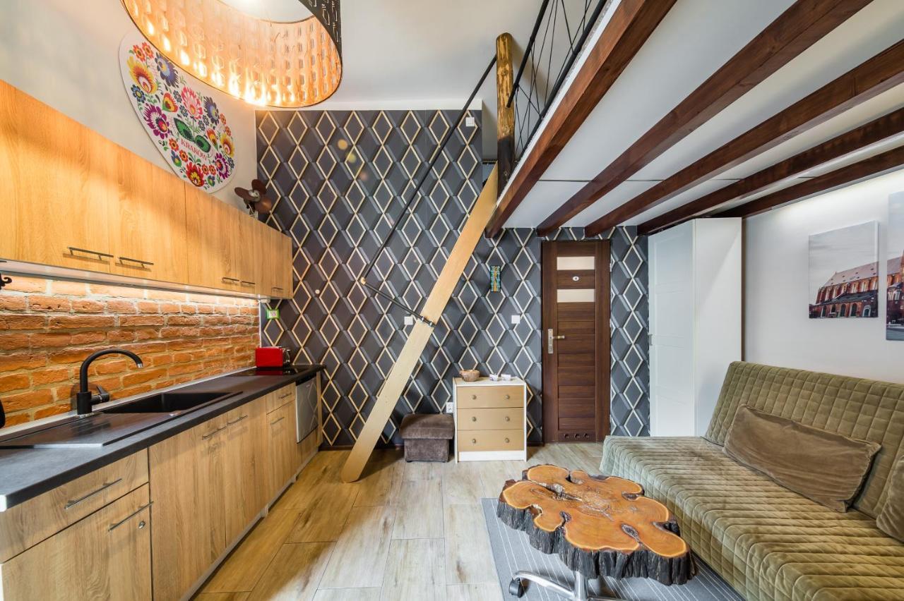 Studio Z Ogrodem Przy Starej Zajezdni Krakau Buitenkant foto