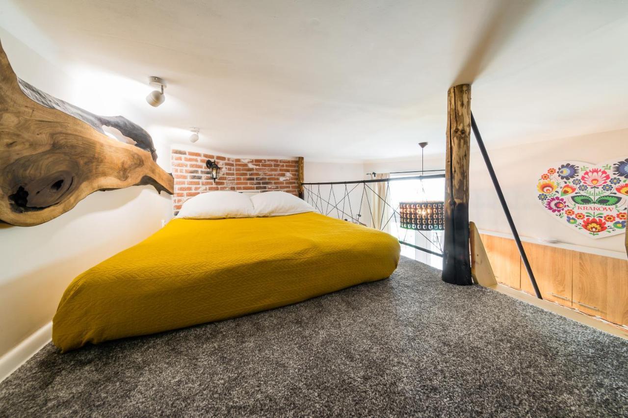 Studio Z Ogrodem Przy Starej Zajezdni Krakau Buitenkant foto