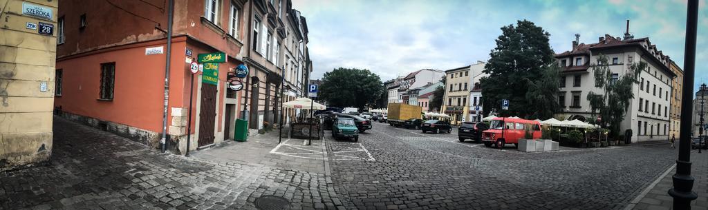 Studio Z Ogrodem Przy Starej Zajezdni Krakau Buitenkant foto