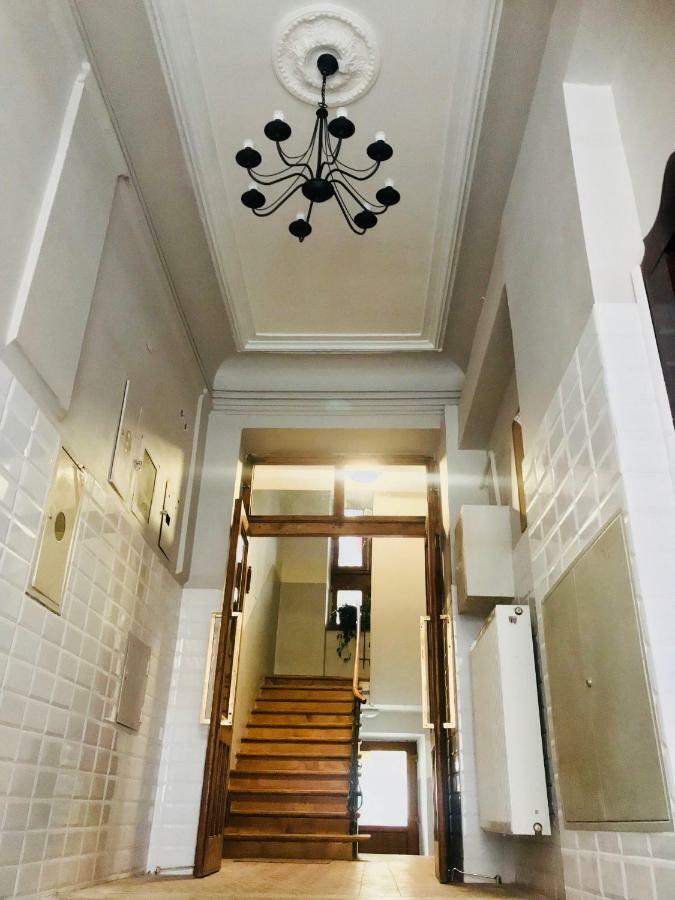 Studio Z Ogrodem Przy Starej Zajezdni Krakau Buitenkant foto