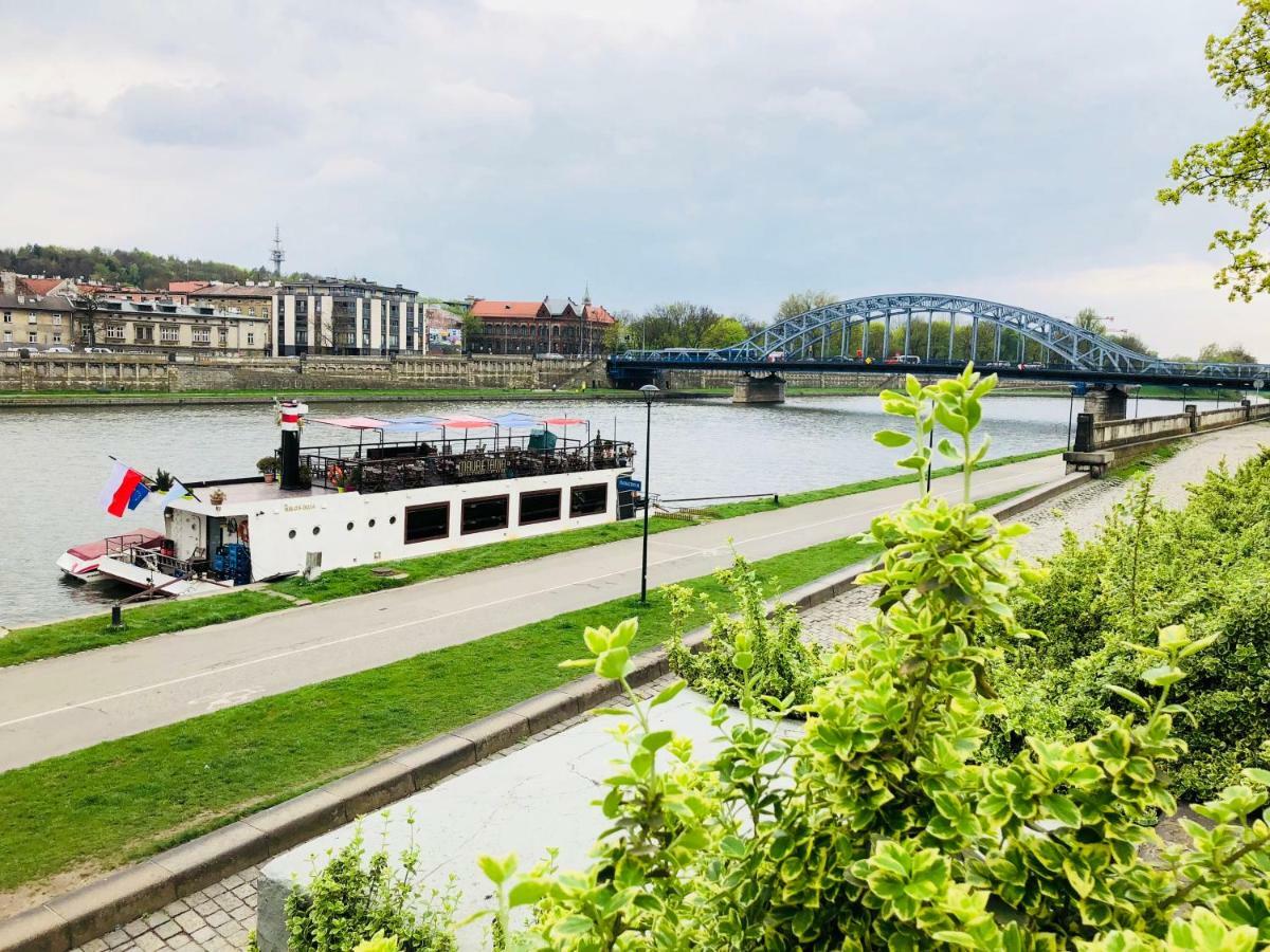Studio Z Ogrodem Przy Starej Zajezdni Krakau Buitenkant foto