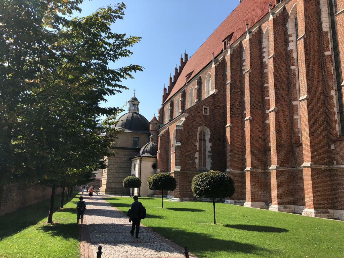 Studio Z Ogrodem Przy Starej Zajezdni Krakau Buitenkant foto